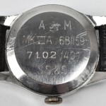 Een herenhorloge met lederen armband. Omstreeks 1940.