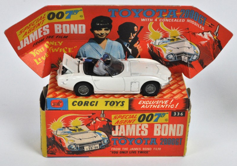 James Bond’s Toyota met oorspronkelijke doos en personages.