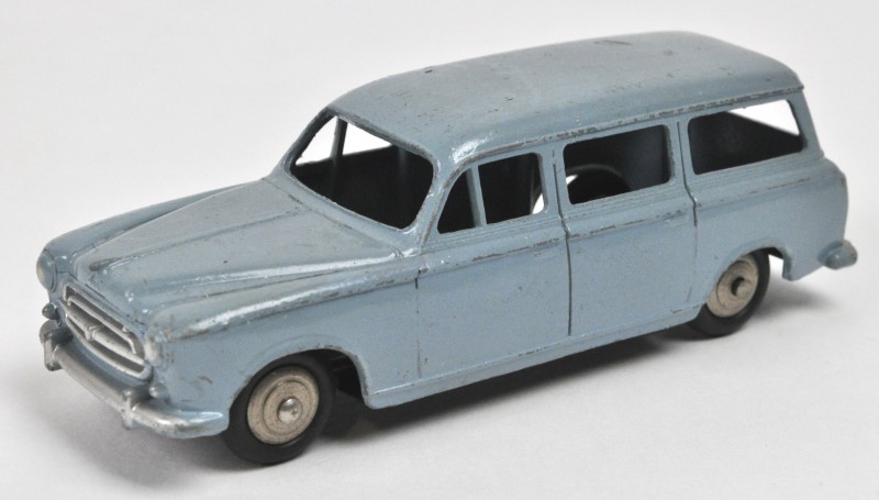 “Peugeot 403 estate”. Een miniatuurauto. No.24F