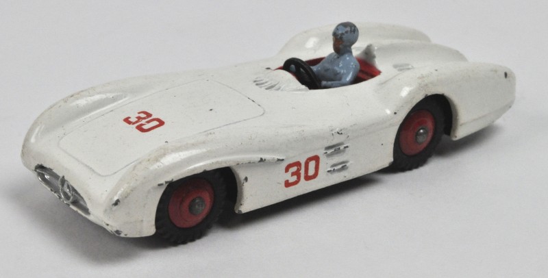 “Mercedes Benz Racing car”. Een miniatuurauto. No. 237.
