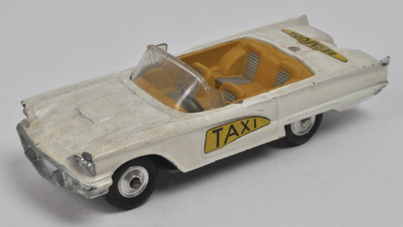 “Ford Thunderbird”. Een miniatuurauto.