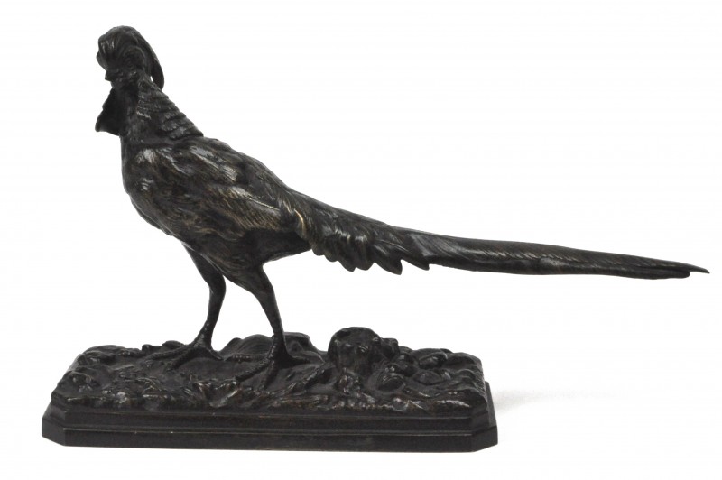 Een fazant van donkergepatineerd brons. Gesigneerd Delabrière.