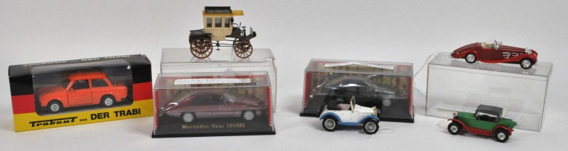 Zeven miniatuurauto’s: Cursor Modell 269, “Mercedes Bus 1894” en “Mercedes 540K”, R.W.-Modell, “BMW Dici 1927”, Mini-Mod, “Opel 1924-28”, “Der Trabi by Vitesse, 1989” (doosje). Road Tough Collectable Series, “Mercedes 500 SEL” en “Bmw 325i” (beide in doosje).