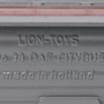 Een DAF 2800 trekker met container oplegger, Nr. 61. en een DAF Stadsbus nr. 38. Met oorspronkelijke doosjes. Zeer goede staat.