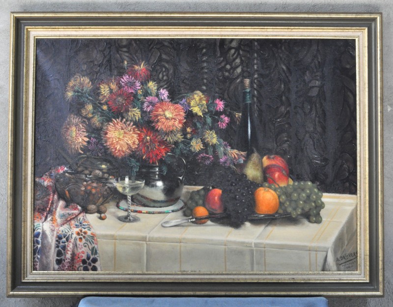 “Stilleven met fruit en bloemen”. Olieverf op doek. Gesigneerd en gedateerd 1940.