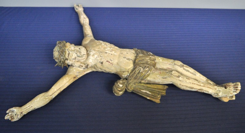 Een Christus van gesculpteerd lindehout. XIXe eeuw.