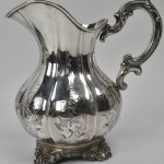 Een vierdelige zilveren koffie- en theestel. Belgische keuren. 950 ‰. Periode 1831 - 1868. Kleine beschadiging.