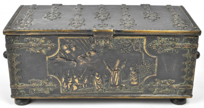 Een ijzeren koffertje ter herdenking van de Slag om Lyndanisse 1219. Deens werk.
