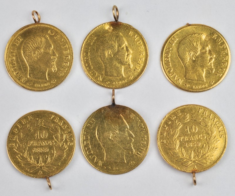 Zes 22 karaats geel gouden munten. Napoleon III. 10 Francs. 1857. 1858. 1859 x 3 en 1864. Gemonteerd als hangertjes.