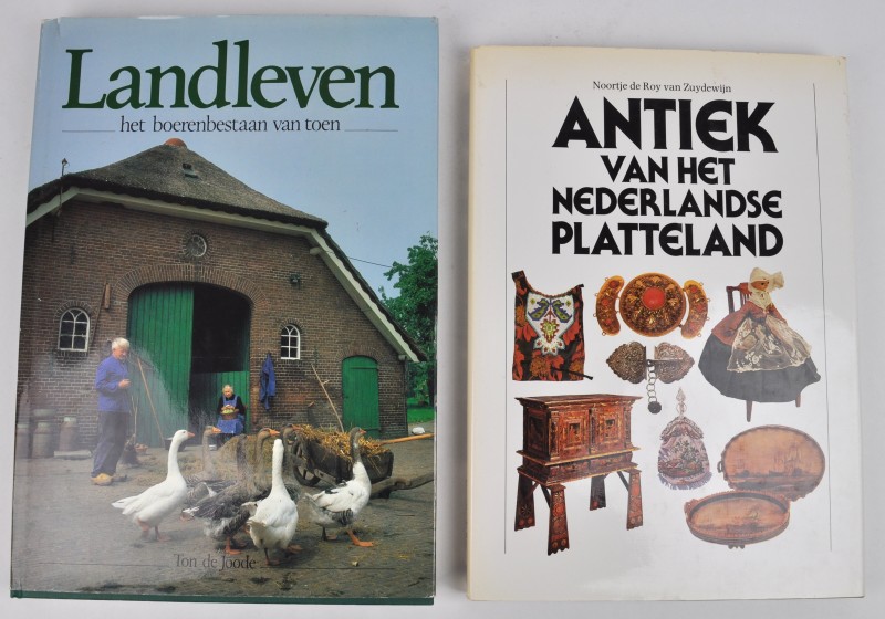 Twee boeken:- “Antiek van het Nederlandse platteland”. Noortje de Roy van Zuydewijn. Ed. Gottmer. Haarlem, 1982.- “Landleven”. Ton de Joode. Ed. Elsevier. 1981.