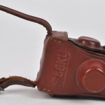 Steky model III, vintage spy camera met Stekinar Anastigmat 1:3.5 / 25mm lens. Met bijhorend lederen foedraal.