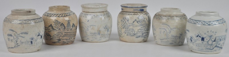 Een gevarieerd lot Aziatisch porselein en aardewerk, bestaande uit drie kommetjes met eenblauw en wit decor, een geëmailleerd kopje met onderschoteltje en zes gemberpotjes, waarvan vier zonder deksel.