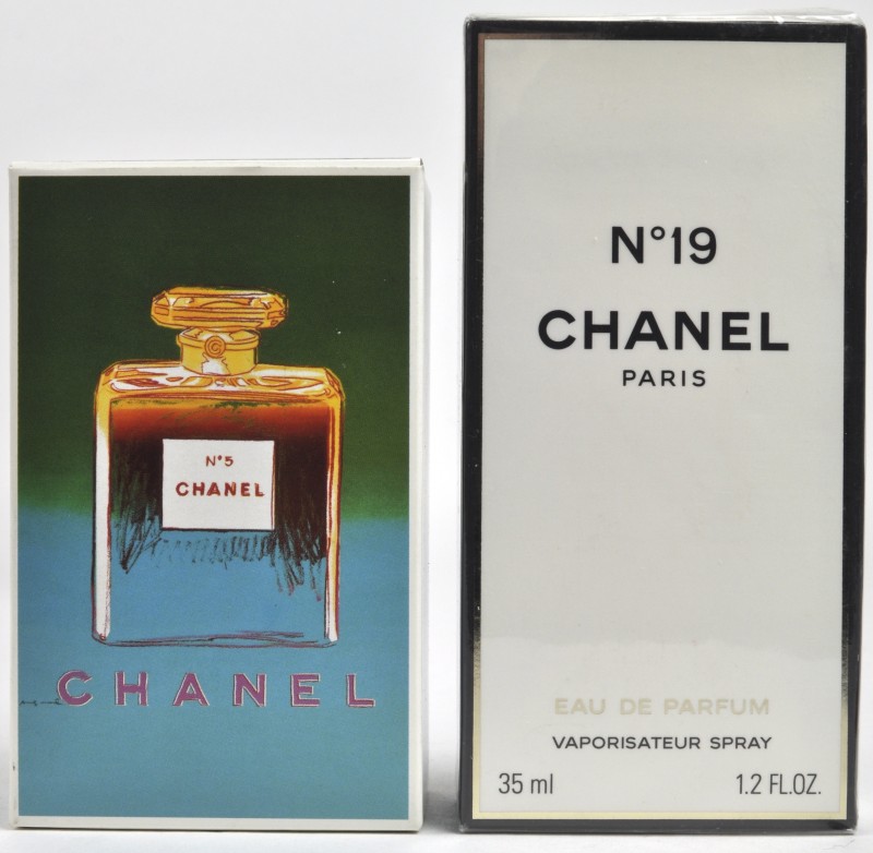 Twee vaporisators eau de parfum van 50 ml en 35 ml in gesloten verpakking.