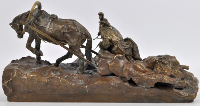 “Man met paardenslee”. Een groep van bruingepatineerd brons. Zweepje manco. Gesigneerd en met gieterijstempel van Woerffel, St. Petersburg.