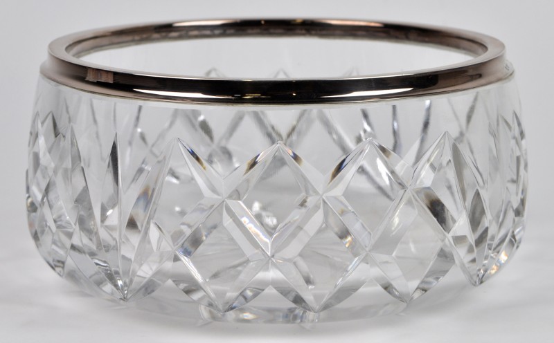 Kristallen coupe met zilveren rand, gemerkt 835‰.
