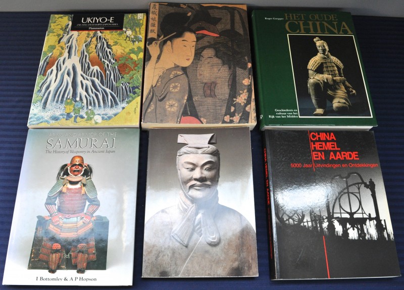 Een lot van zes boeken m.b.t. Aziatische kunst . Diverse uitgeverijen.