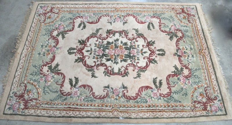 Een handgeknoopt Chinees wollen tapijt.