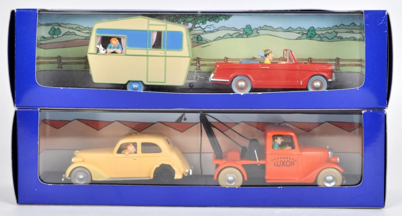 “De Luxor-takelwagen” & “De Triumph Herald”. Twee modelauto’s uit de reeks “Tintin en voiture”.