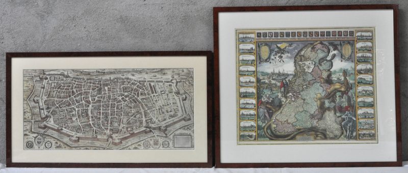 Een reproductie van een kaart van de ‘Leo Belgicus’ uit de XVIIe eeuw en een tweede van een kaart van Antwerpen uit 1565.