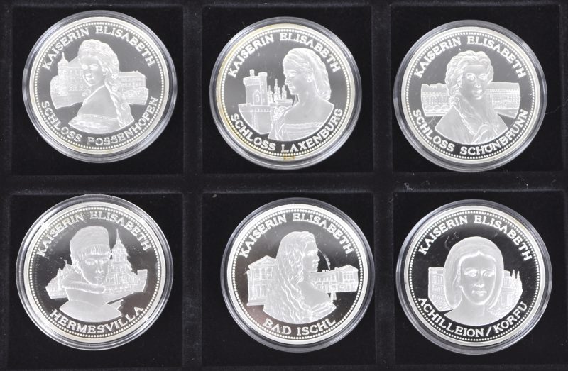 “Kaiserin Elisabeth, die Stationen ihres Lebens” (Oostenrijk 1998), serie van zes zilveren munten (999‰ - 20,17 g/stuk), genummerd 256/5000 en in houten cassette.