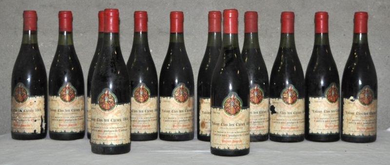 Volnay Clos des Chênes A.C. -  Tastevinage 1e cru Potinet-Ampeau, Monthélie M.O.  1964  aantal: 12 bt 1 à 3,5 cm