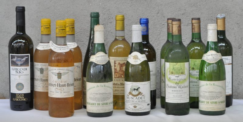 Lot witte wijn        aantal: 14 bt Ch. Larrivet-Haut-Brion A.C. Pessac-Léognan Grand cru classé de Graves  M.C.  1967  aantal: 3 bt bnChenin d’Or A.C. Bonnezeaux  Compagnie Vinicole de Thouarcé M.O.  1966  aantal: 1 bt Sauvignon du Ch. Malard A.C. Bordeaux   M.C.  1980  aantal: 3 bt Ch. Michel de Montaigne A.C. Côtes de Bergerac  Madame Mähler-Besse M.O.  1981  aantal: 1 bt Dom. de la Rousselière A.C. Muscadet de Sèvre & Maine  Le Marquis de la Hautière, St-Hilaire-St-Florent M.O.  1983  aantal: 2 bt Muscadet de Sèvre & Maine Le Trotteur A.C. Muscadet de Sèvre & Maine  Le Marquis de la Hautière, St-Hilaire-St-Florent M.O.  1983  aantal: 1 bt Ch. Les Hebras A.C. Bergerac Sec   M.C.  1995  aantal: 1 bt Ch Limbourg A.C. Pessac-Léognan   M.C.    aantal: 1 bt Greco di Tufo D.O.C.  Feudi di San Gregorio, Sorbo Serpico M.O.  1994  aantal: 1 bt