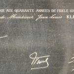 Een zilveren dienblad, als geschenk aan Mr. Jean-Louis Klein. Gemerkt van Delheid, 835‰.