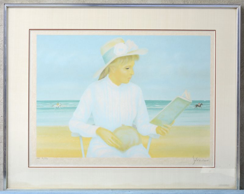 “Lezende dame op het strand”. Lithografie. Gesigneerd en genummerd 9/20