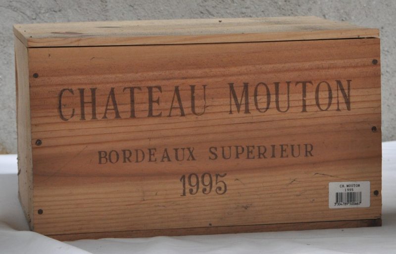 Ch. Mouton A.C. Bordeaux Supérieur   M.C. O.K. 1995  aantal: 6 bt