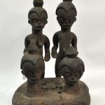 Een Afrikaans houten voorouderbeeld. Ibo, Nigeria.