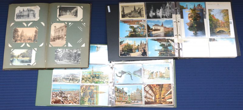Drie albums met oude postkaarten met betrekking tot Antwerpen en Brugge.
