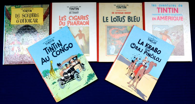 Zes albums van Tintin: “En Amérique”, “Les Cigares du Pharaon”, “Le Lotus Bleu” (facsimiles uitgegeven in 1984-1985 van de oorspronkelijke albums uit de jaren dertig). “Le Sceptre d’Ottocar”, ed. 1966. “Au Congo”, ed. 1970 (schade aan rug). “La Krabo kun Oraj Pinciloj”. Ed. 1981 in het Esperanto.