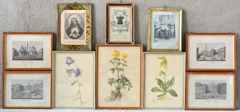 Lot gravures waarvan drie ex-voto’s uit de XIXde eeuw, vier ingekleurde zichten op Rome en drie reproducties met planten.
