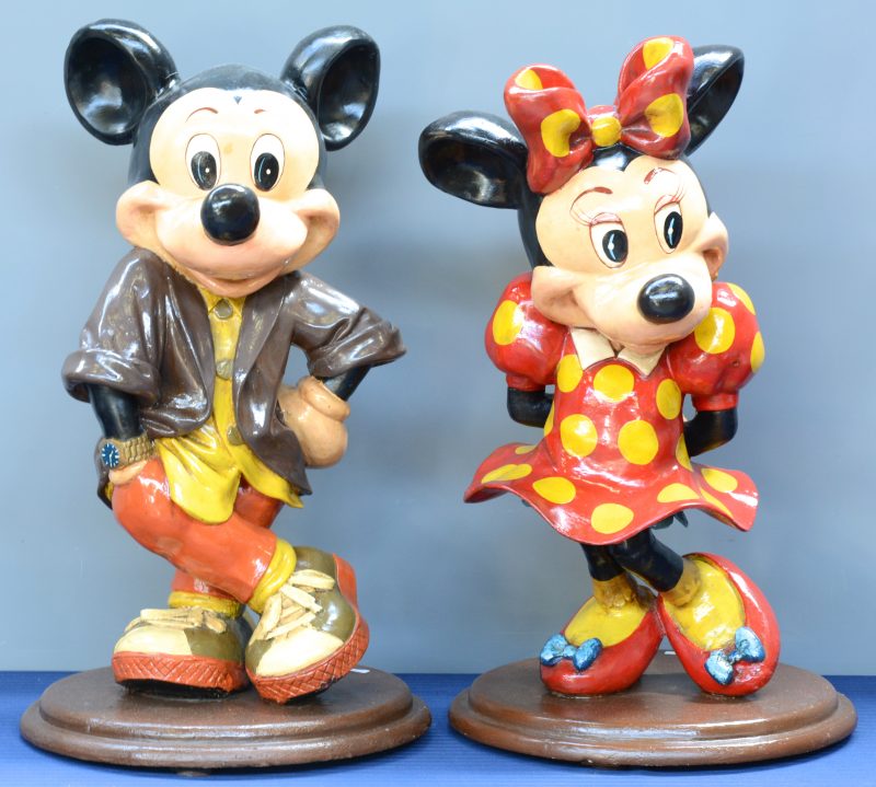 Mickey en Minnie Mouse van polychroom kunsthars.