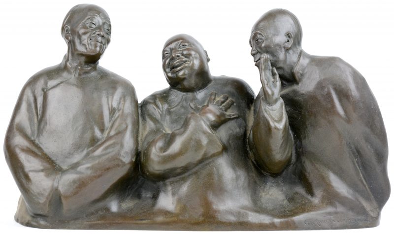 ‘De conversatie”. Een groep van bruingepatineerd brons naar een werk van Gaston Hauchecorn.