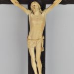 Een ivoren Corpus Christi uit de XIXe eeuw. Op recenter kruis.