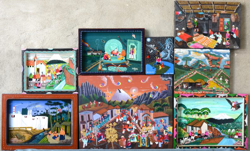 Collectie van 10 diverse naïeve schilderijtjes op schapenhuid. Cotopaxi-project in Tigua, Ecuador.