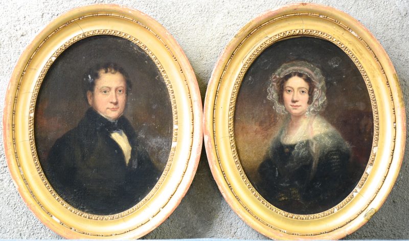 Een paar ovale portretten. Olieverf op gemaroufleerd doek. XIXe eeuw.