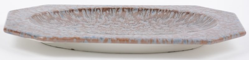 Een schaaltje van meerkleurig aardewerk. Jaren ‘30. Onderaan gemerkt “Manufactures ceramiques d’Hemixem.