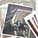 Een gevarieerd lot reproducties met o.a. drie delen uit de reeks “Guide International de l’Art”, een topografisch schilderij van Gent en een schilderij van H. Verbaere.