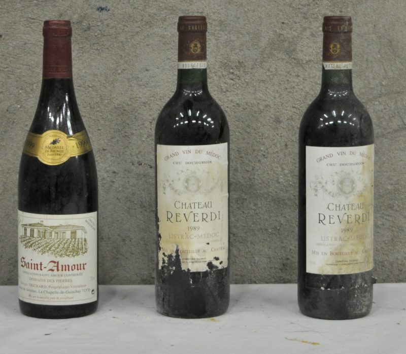 Lot rode wijn        aantal: 3 bt Saint-Amour Domaine des Pierres A.C.  Georges Trichard, La Chapelle de Guinchay M.O.  1999  aantal: 1 bt Ch. Reverdi A.C. Listrac Cru bourgeois  M.C.  1989  aantal: 2 bt schade aan etiketten