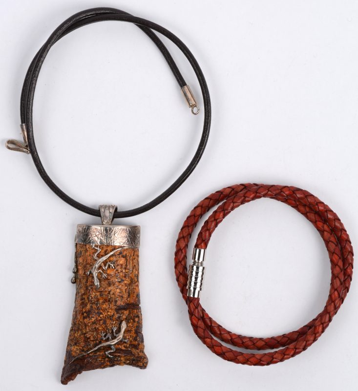 Mooie grove geweven zwarte touw ketting. - Import & Groothandel Lili Mooie grove geweven zwarte touw ketting. - Import & Groothandel Lili