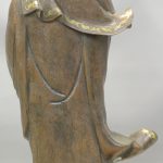 Een staande Guanyin van brons met meerkleurig patina.