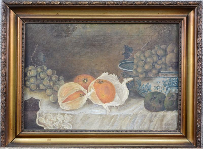“Stilleven met fruit”. Olieverf op doek. Zonder signatuur. Omstreeks 1900.