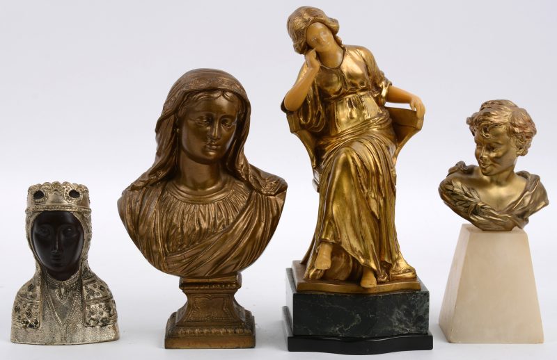 Een lot beeldjes, bestaande uit een bronzen jongesbuste op albast, een zittende dame van verguld brons en celluloid op marmer, een verzilverd bronzen damesbuste en een damesbuste van zamak.