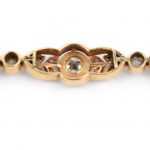 Een 18 karaats geel gouden art deco armband bezet met diamant oude slijp met een gezamenlijk gewicht van ± 0,90 ct.