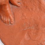 “Vrouwelijk naakt”. Een beeld van terracotta.