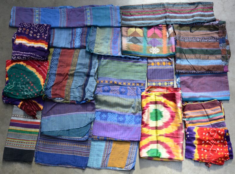 Lot textiel uit de Andes. 20 stuks.