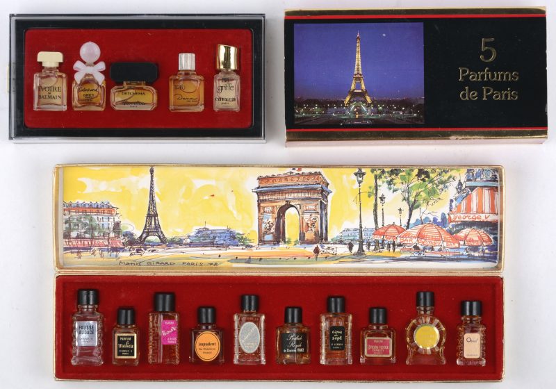 “Parfums de France”. Een collectie miniatuurflacons met diverse parfums. In oorspronkele dozen.