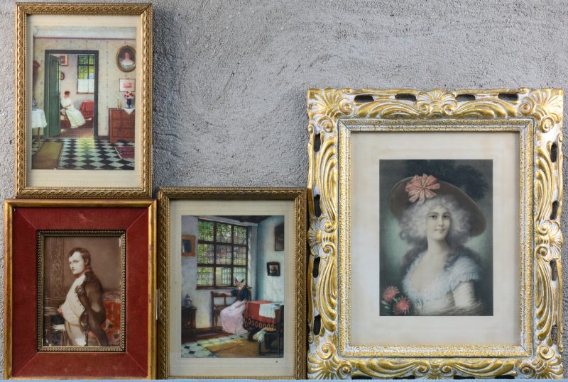 Een lot van vier lithografieën, waarvan één met een beeltenis van Napoleon, één met een jongedame en twee interieurs.